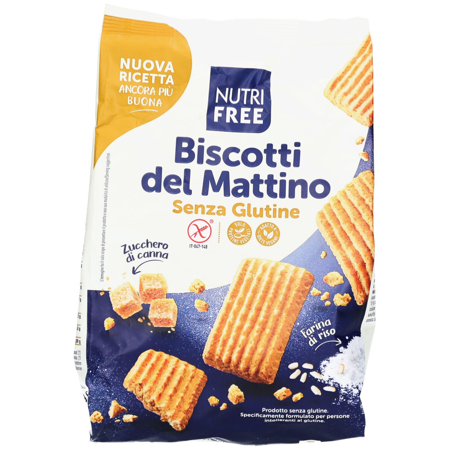Confezione di biscotti senza glutine. Scritte: Nutri Free, Biscotti del Mattino, Senza Glutine. Con cubetti di zucchero e biscotti.