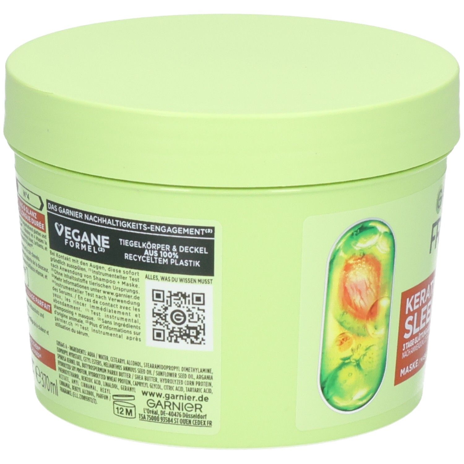 Vasetto verde chiaro con maschera per capelli Garnier Fructis, formula alla cheratina, trattamento intensivo 3 minuti. Illustrazione di avocado.