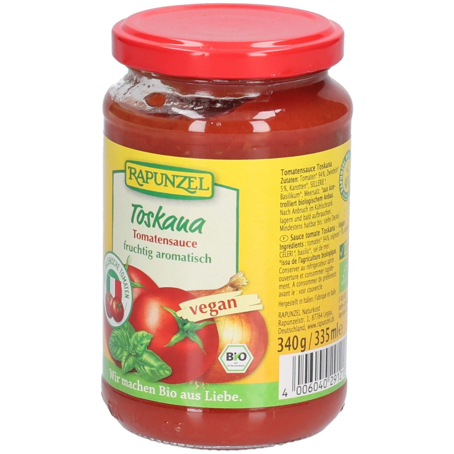Vasetto di salsa di pomodoro Toskana. Etichetta con nome del prodotto, illustrazione di pomodori, logo vegano, marchio bio e peso. Coperchio rosso.