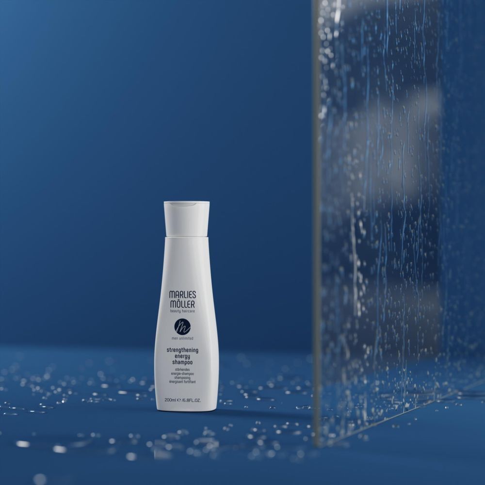 Shampoo Marlies Möller su sfondo blu. Nome del prodotto e logo visibili.