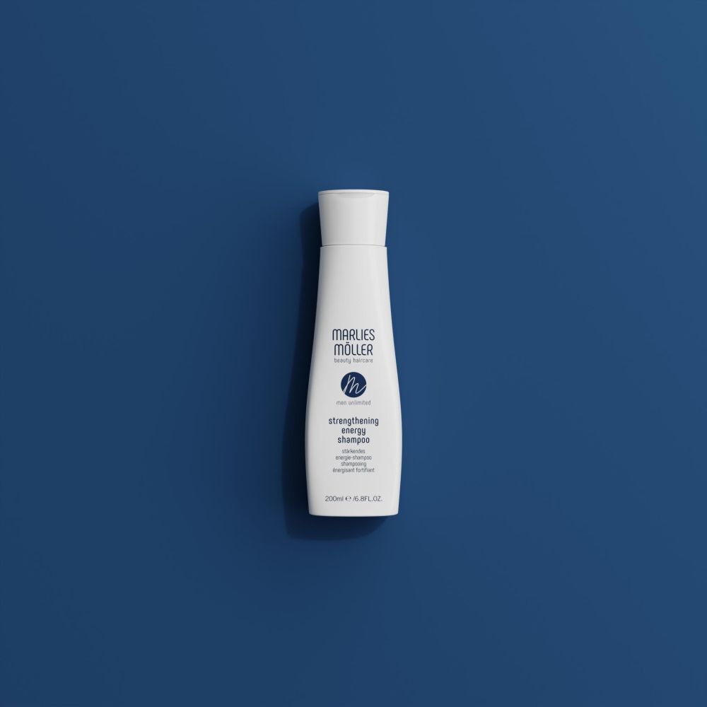 Shampoo Marlies Möller su sfondo blu. Nome del prodotto e logo visibili.
