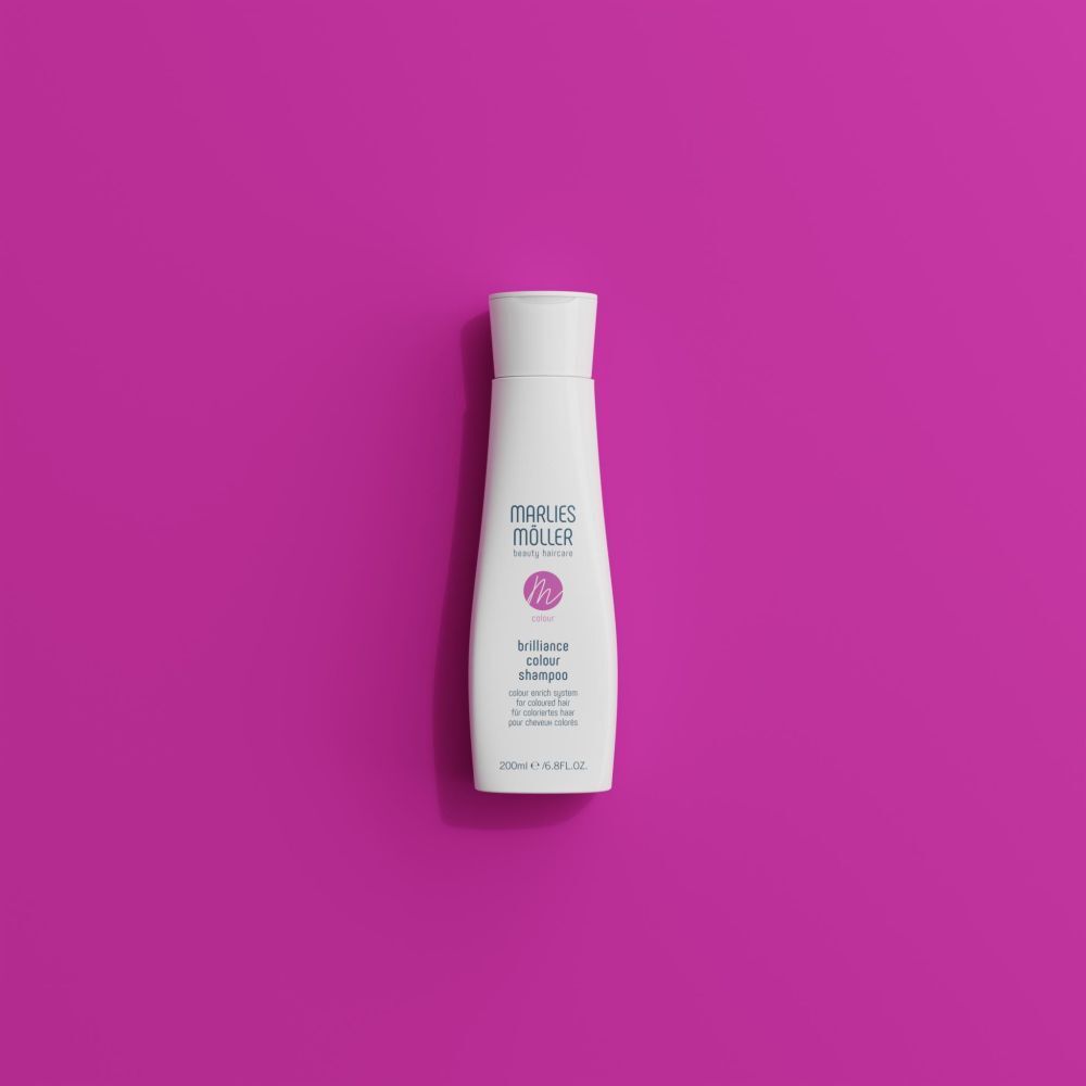 Shampoo Marlies Möller su sfondo rosa. Per capelli colorati.