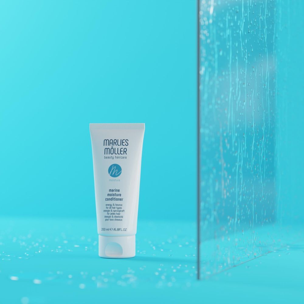 Tubo bianco su sfondo blu. Contiene Marine Moisture Conditioner. Marchio: Marlies Möller.