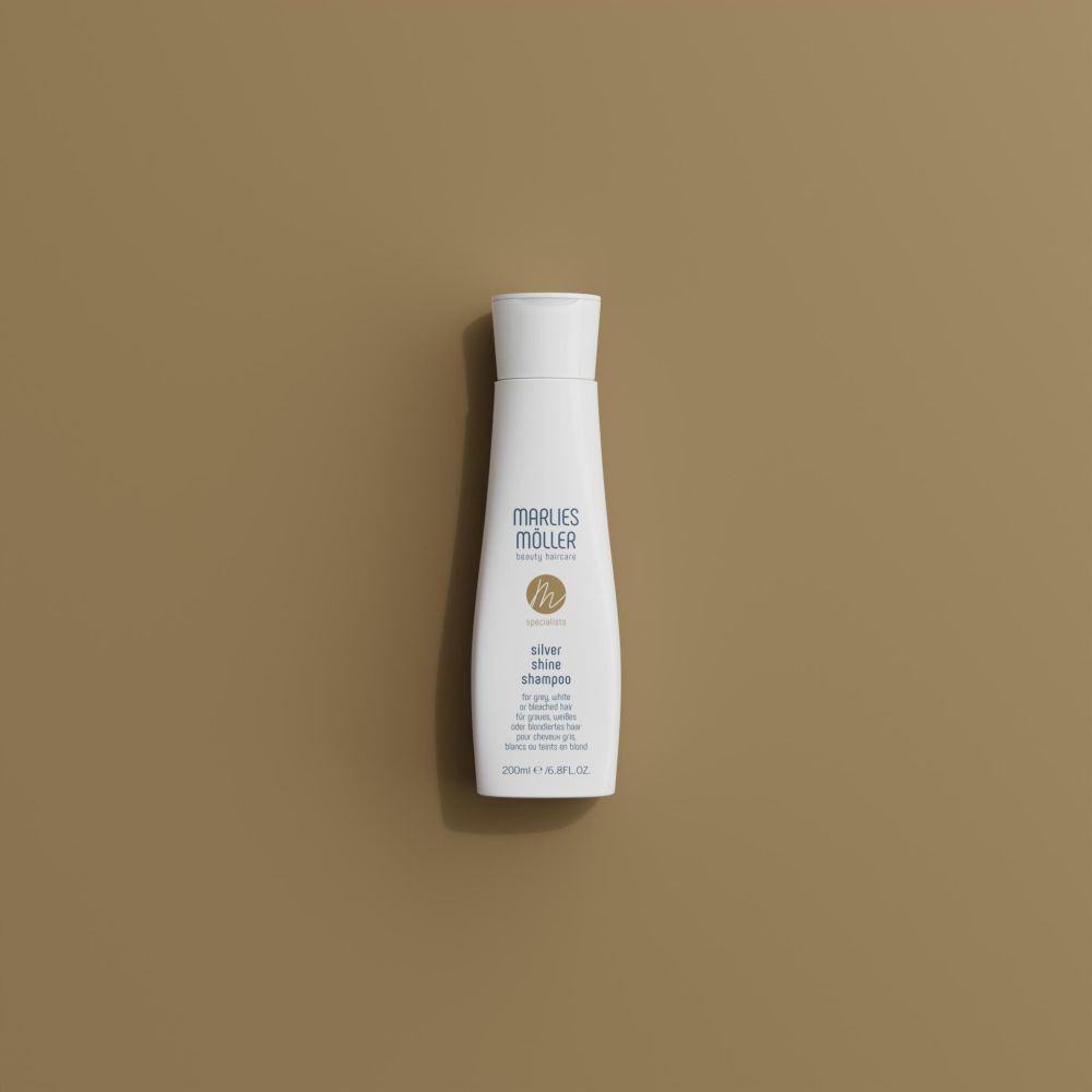 Marlies Möller Silver Shine Shampoo. Shampoo bianco su sfondo marrone. Scritta: Silver Shine Shampoo. 200ml.