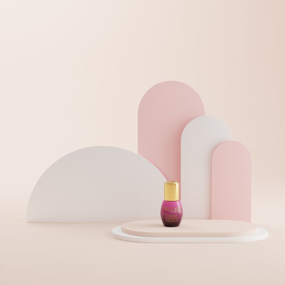 Flacone viola con tappo dorato su piedistallo. Sfondo: forme bianche e rosa.