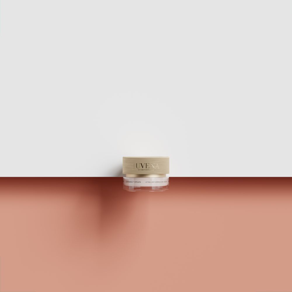 Vasetto piccolo con coperchio dorato. Scritta: JUVENA. Nome prodotto: Juvenance Epigen.