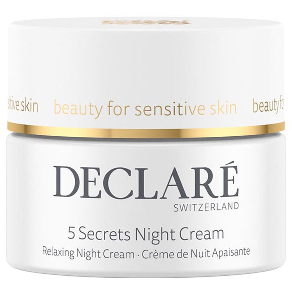 Vasetto bianco con coperchio dorato. Scritta: DECLARÉ, 5 Secrets Night Cream. Testo: Relaxing Night Cream, Crème de Nuit Apaisante.