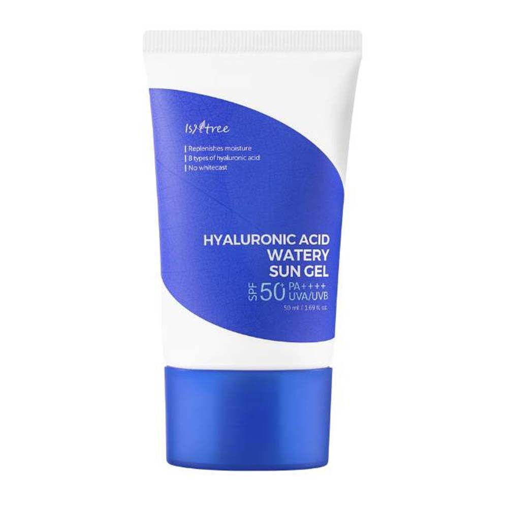Tubo bianco con striscia blu. Scritta: Hyaluronic Acid Watery Sun Gel SPF50+ PA++++. Marchio Isntree.