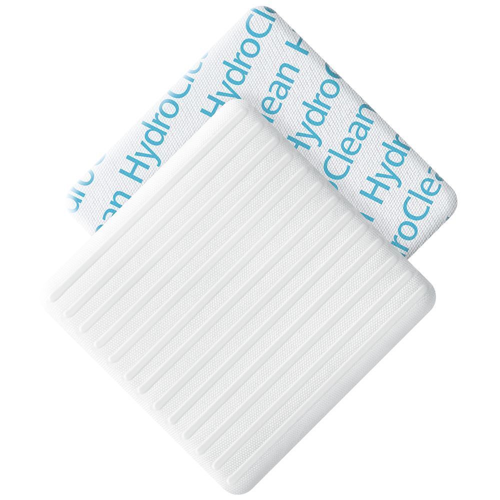 Due medicazioni bianche. Una con scritta HydroClean. Superficie scanalata.