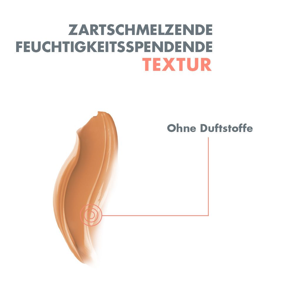 Test di trucco cremoso e idratante su sfondo chiaro. Senza profumo.