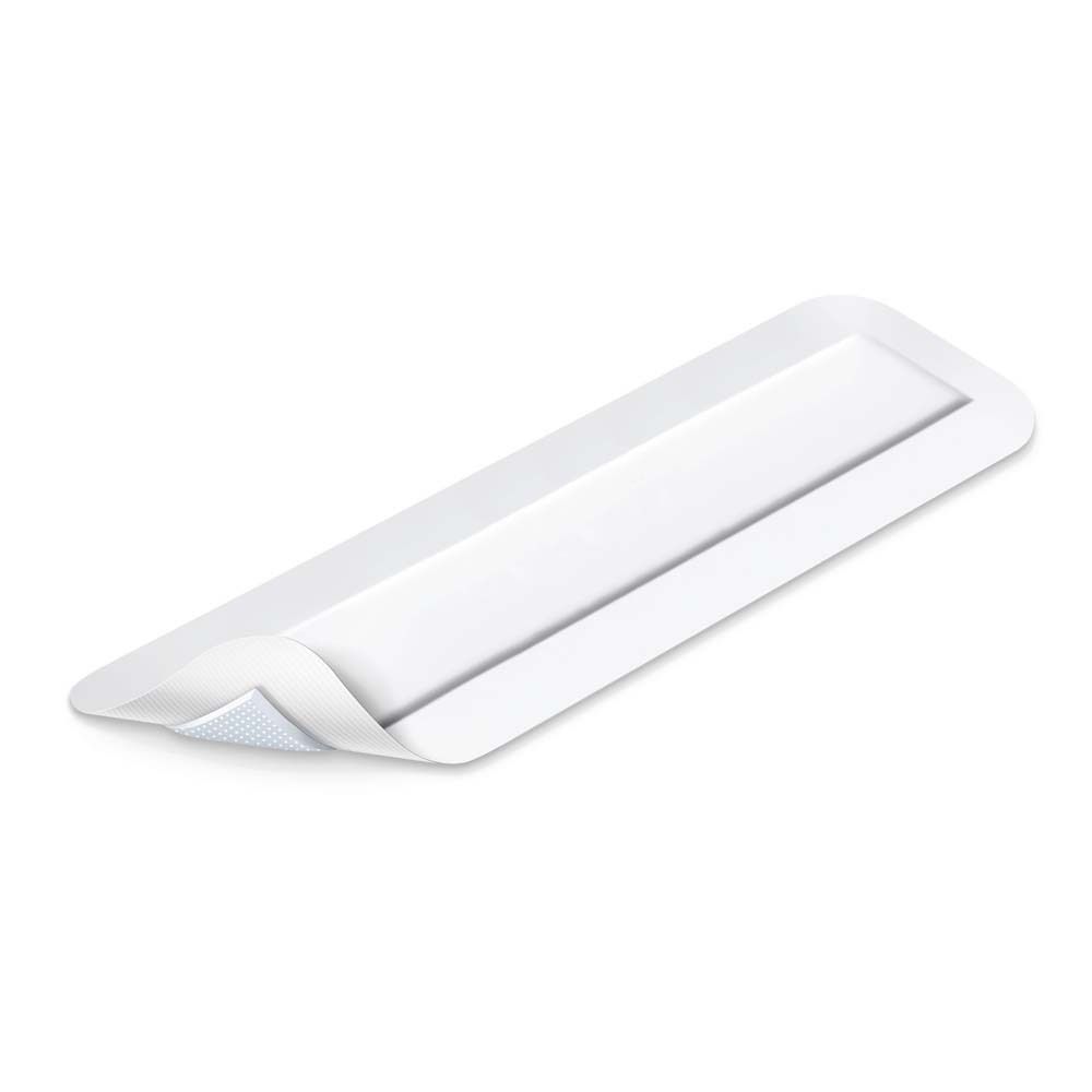 Medicazione bianca, rettangolare con angoli arrotondati. Dimensione visibile.