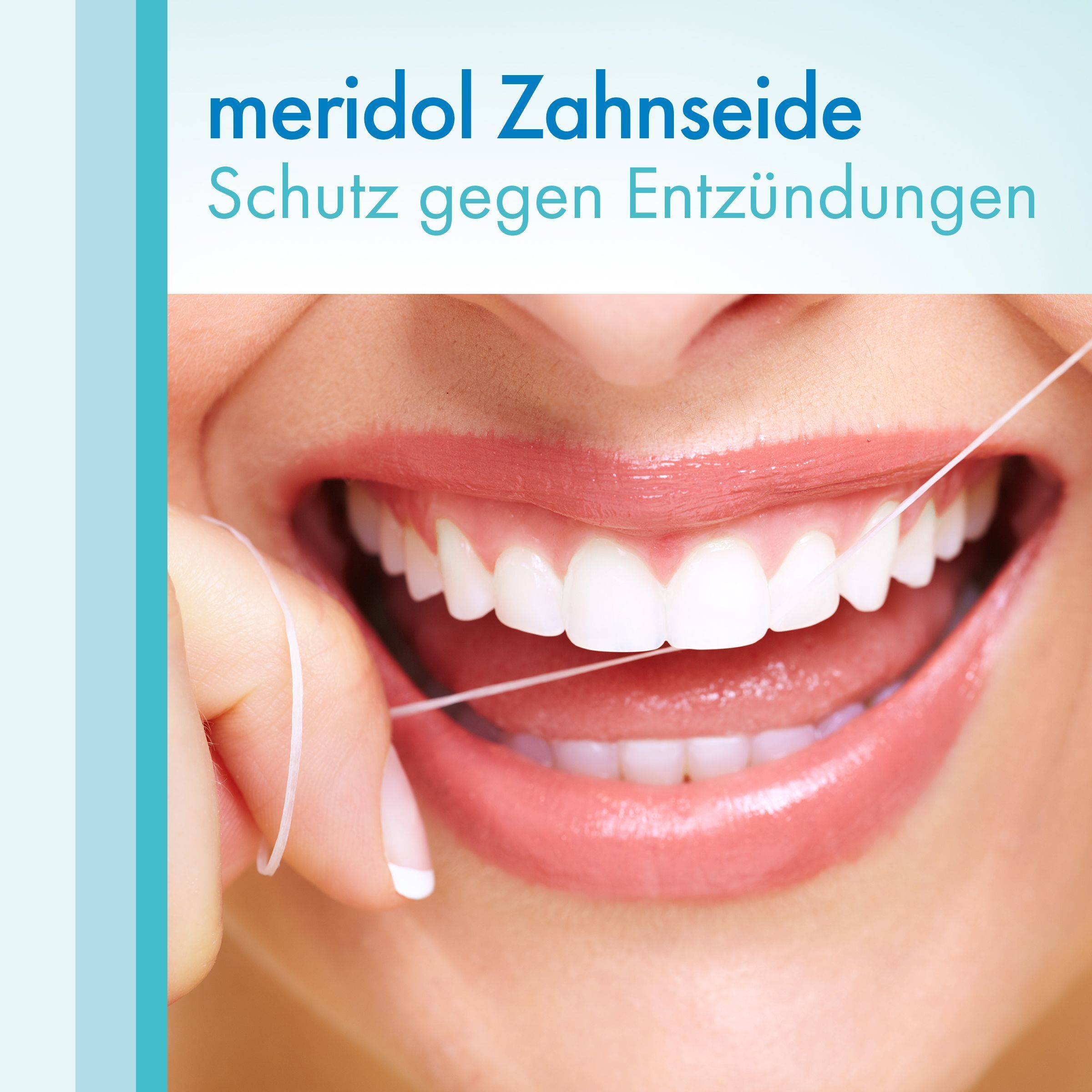 Primo piano di una bocca sorridente con denti bianchi che usa il filo interdentale. Testo: Meridol filo interdentale, protezione contro le infiammazioni.
