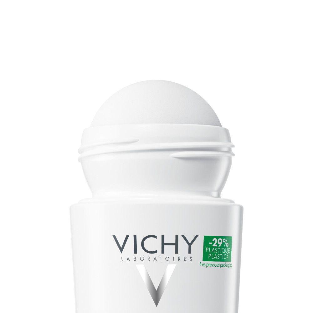 Primo piano della testa del roll-on bianco. Logo Vichy visibile. -29% plastica. Marchio verde.