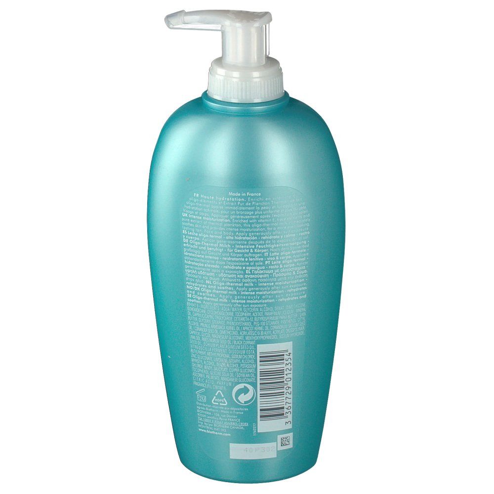 Flacone turchese con dosatore. Retro con testo e codice a barre. Scritta illeggibile.