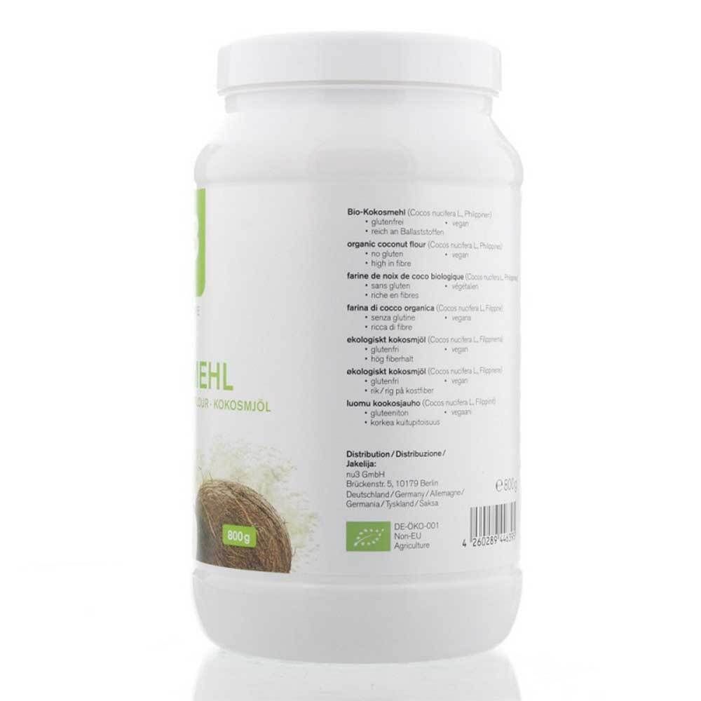 Barattolo bianco con testo ed etichetta bio. Scritta: Farina di cocco bio, ingredienti, informazioni produttore.