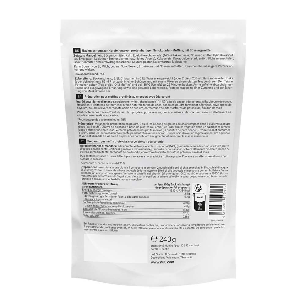 Retro della confezione con elenco ingredienti e istruzioni per la preparazione dei muffin proteici. Testo in tedesco, inglese, francese e italiano.