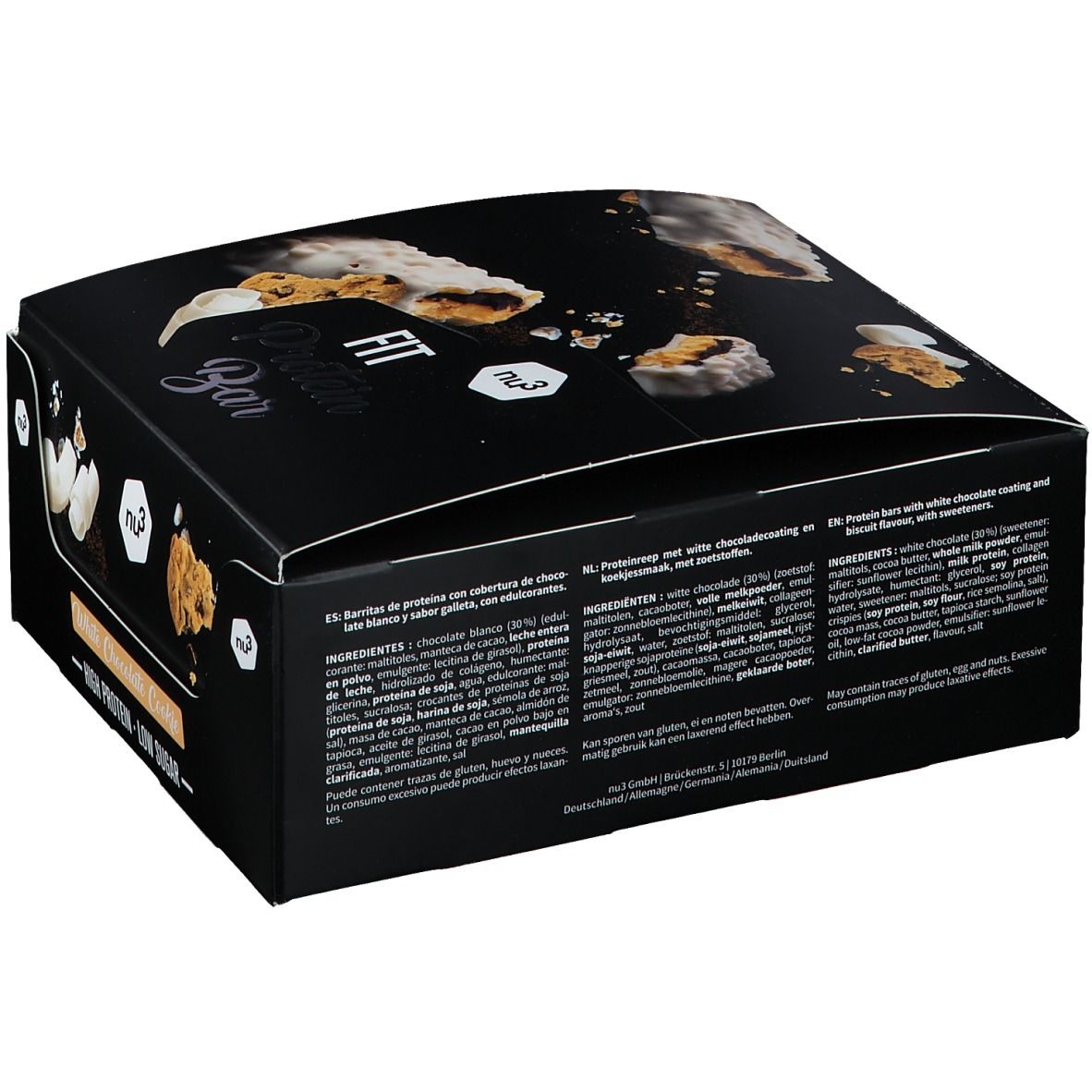 Confezione nera con testo e immagini del prodotto. Contiene elenchi di ingredienti in diverse lingue. Logo "FIT Protein Bar" visibile.