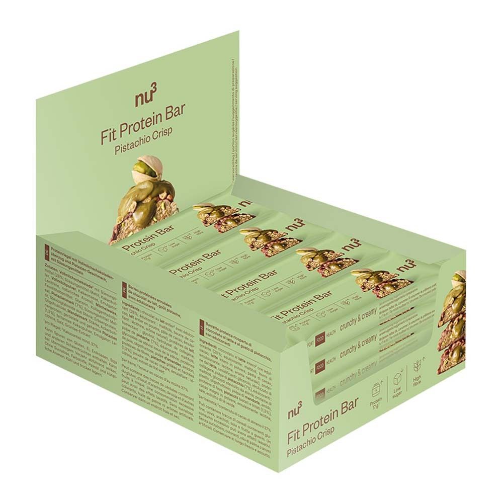 Confezione verde di barrette proteiche. Scritto: nu3 Fit Protein Bar Pistachio Crisp. Scatola aperta con barrette.