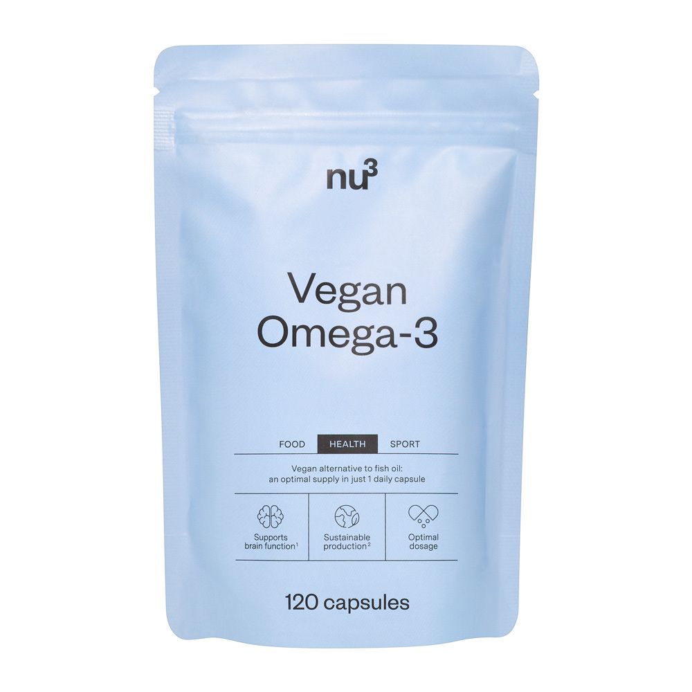 Busta azzurra con "nu3 Vegan Omega-3". 120 capsule. Scritta: Food, Health, Sport. Alternativa vegana all'olio di pesce.