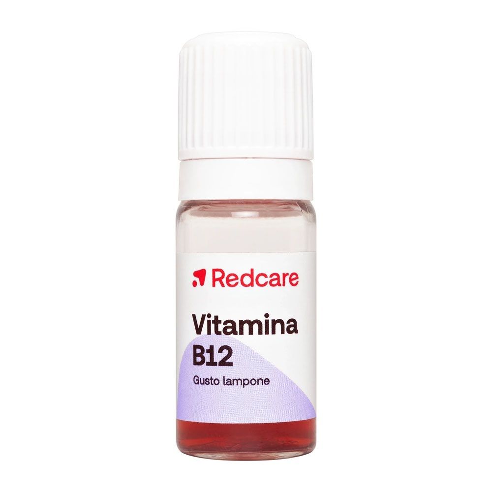 Una singola ampolla di Redcare Vitamina B12 con liquido rosso.