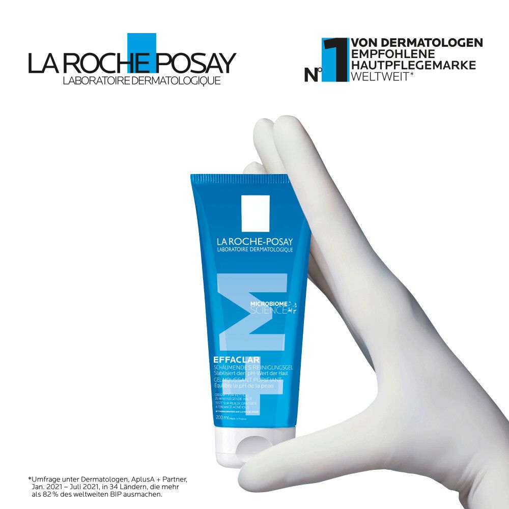 Gel La Roche-Posay Effaclar in mano. N. 1 raccomandato dai dermatologi. Guanto bianco.