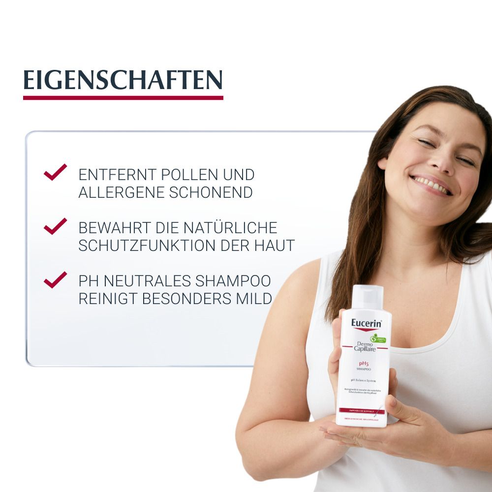 Donna tiene in mano lo shampoo Eucerin DermoCapillaire pH5. Proprietà: Rimuove pollini, preserva la funzione protettiva, deterge delicatamente.