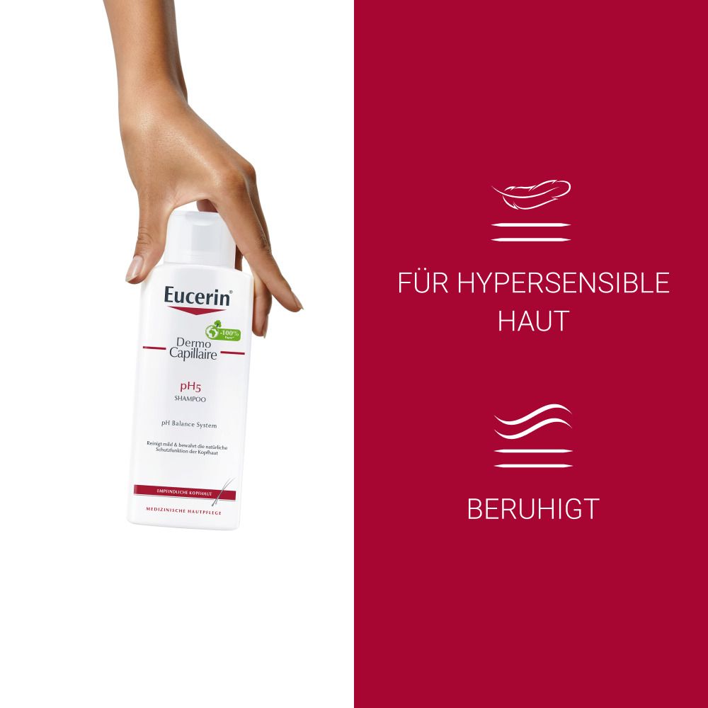 Mano tiene shampoo Eucerin DermoCapillaire pH5. Adatto per pelli ipersensibili e lenisce.