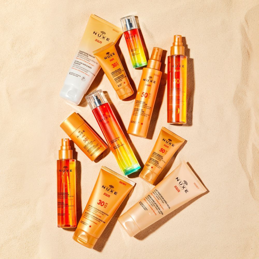 Vari prodotti NUXE Sun. Creme solari, oli e lozioni. Diverse dimensioni e forme.