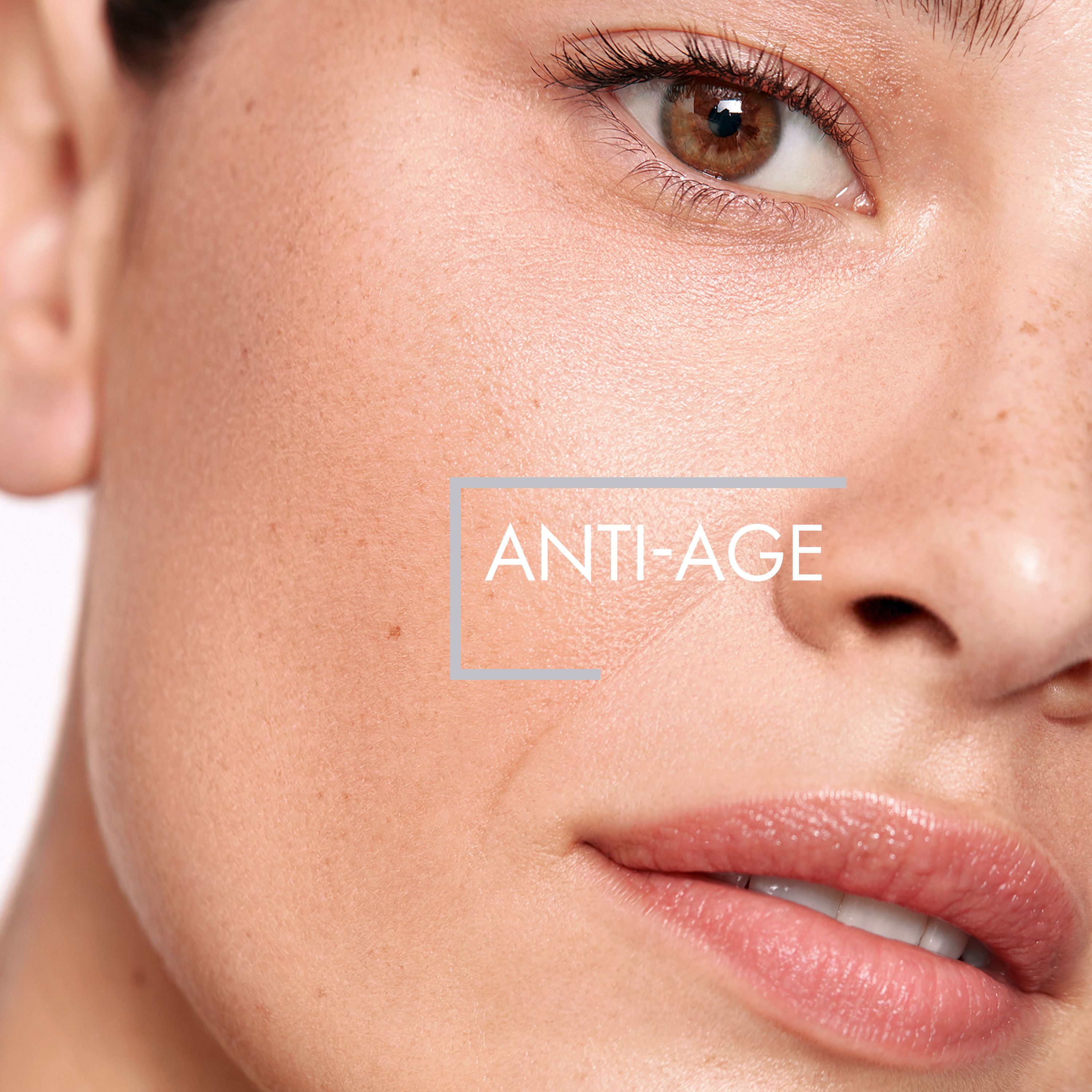 Viso di donna. Testo: ANTI-AGE. Zona della pelle con rughe.