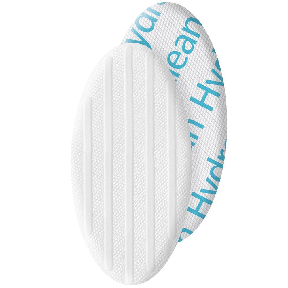 Due medicazioni ovali HydroClean. Superficie bianca con scanalature verticali. Scritta HydroClean.