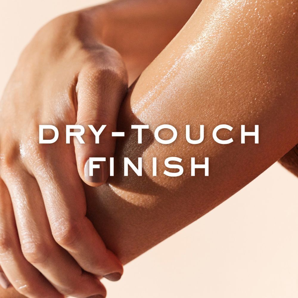 Testo: DRY-TOUCH FINISH. Su pelle abbronzata oliata. Scrittura chiara.