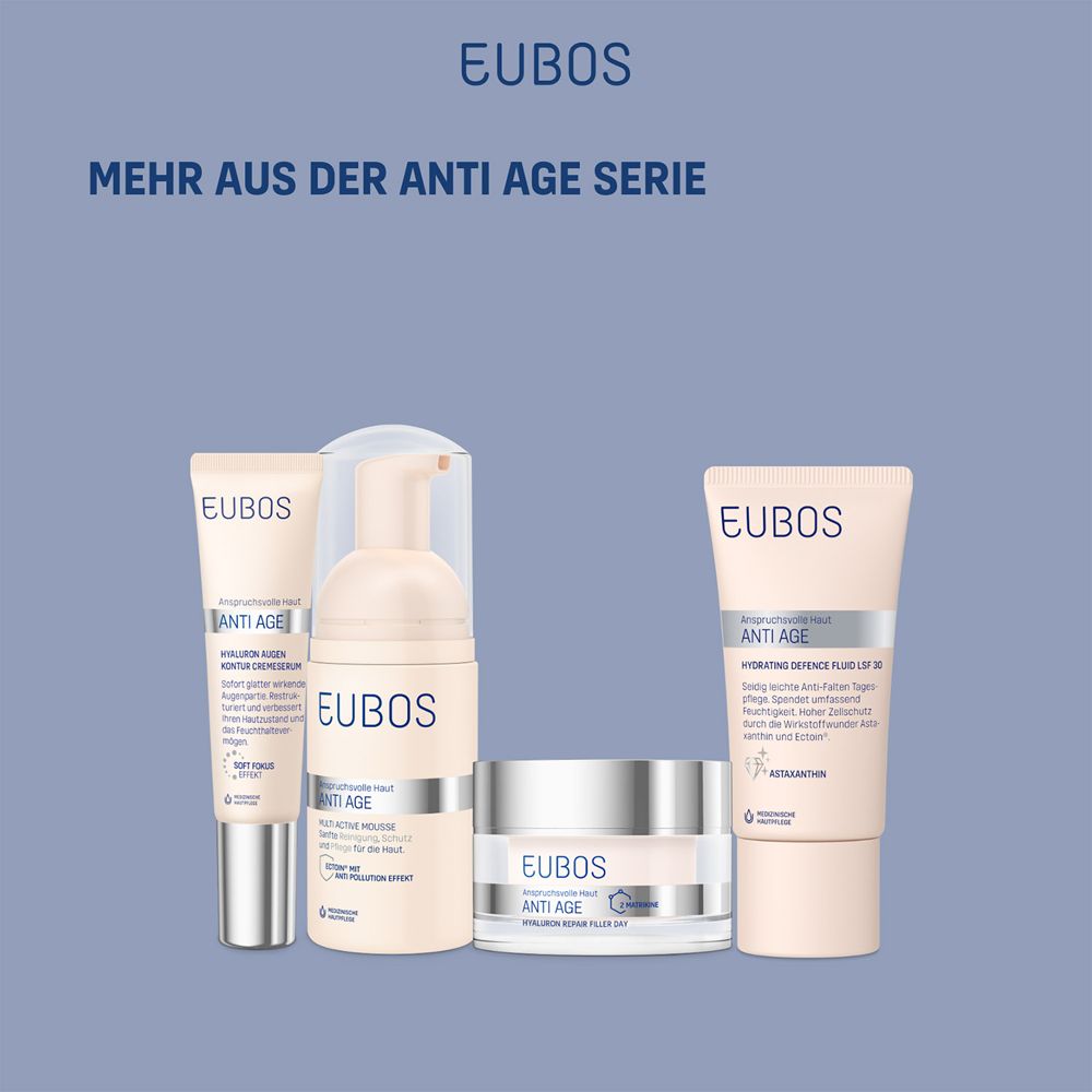 Diversi prodotti EUBOS Anti Age su sfondo blu. Prodotti: crema, mousse, siero.