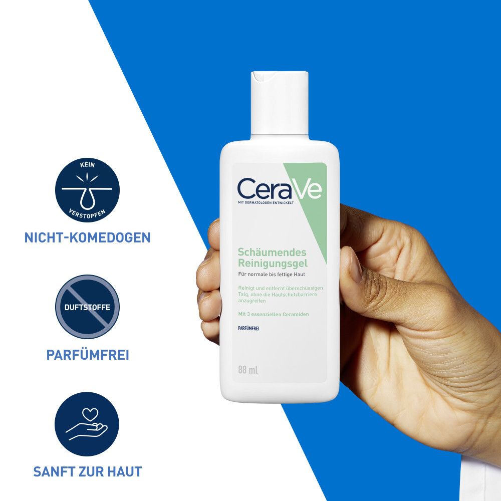 CeraVe detergente. Flacone bianco in mano. Non comedogenico, senza profumo, delicato sulla pelle.