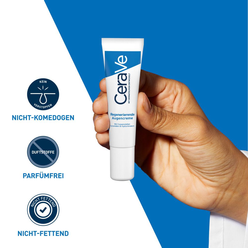 Mano che tiene un tubetto di crema per occhi CeraVe. Non comedogenico, senza profumo, non grasso. Grafica blu e bianca.