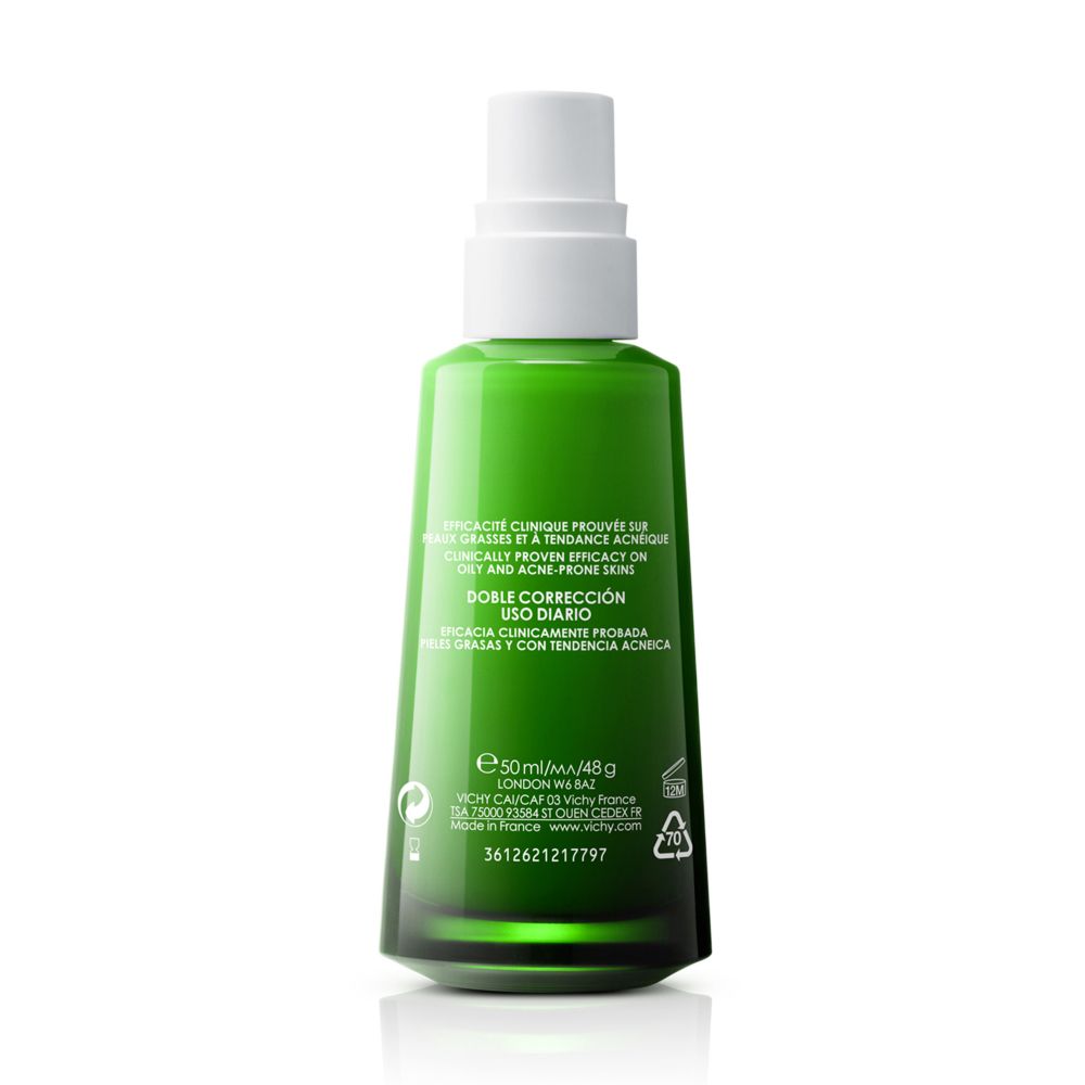 Flacone spray verde con erogatore bianco. Contiene 50ml. Testo sull'etichetta: 'Clinically proven efficacy on oily and acne-prone skin'.