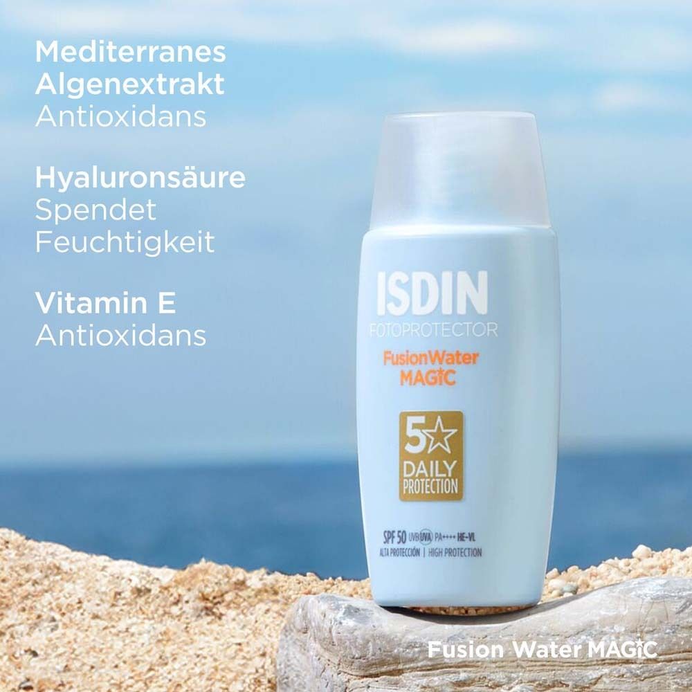 ISDIN Fusion Water Magic. Flacone blu. Testo: Estratto di alghe mediterranee. Acido ialuronico. Vitamina E.