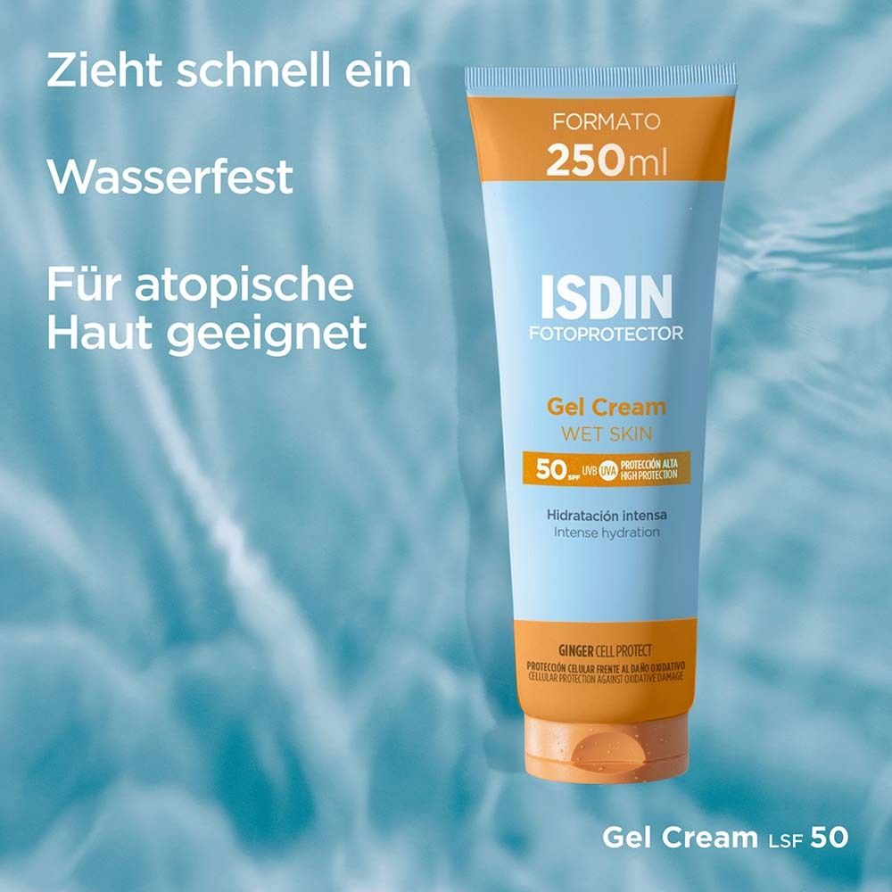 Tubo ISDIN Fotoprotector Gel Cream LSF 50+ davanti a sfondo d'acqua. Testo: Assorbimento rapido, Resistente all'acqua, Per pelli atopiche.