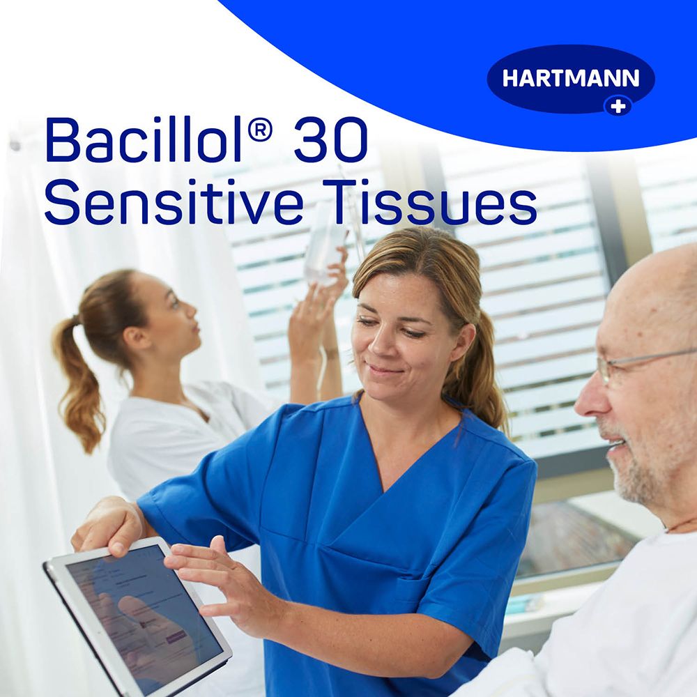 Persone in una stanza d'ospedale. Una donna indica la scritta: Bacillol® 30 Sensitive Tissues su un tablet.