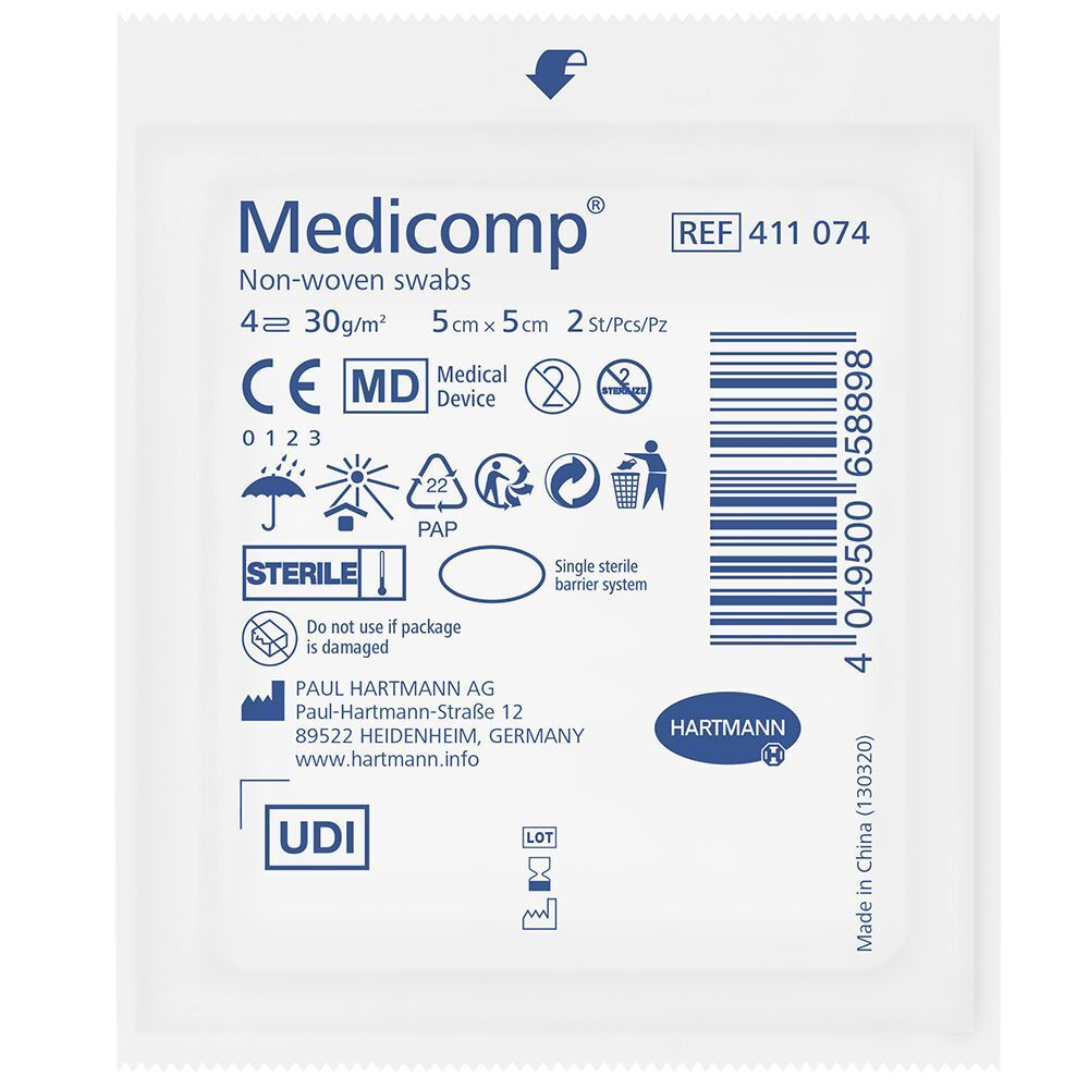 Compressa in tessuto non tessuto confezionata singolarmente. Medicomp. 5x5 cm. Confezione sterile. Informazioni e loghi.