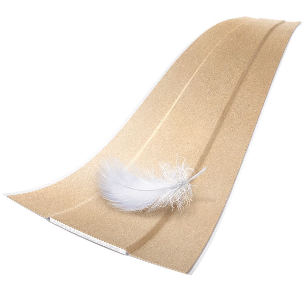 Cerotto DermaPlast® Soft. Cerotto beige e flessibile con piuma bianca. Mostra la consistenza morbida.