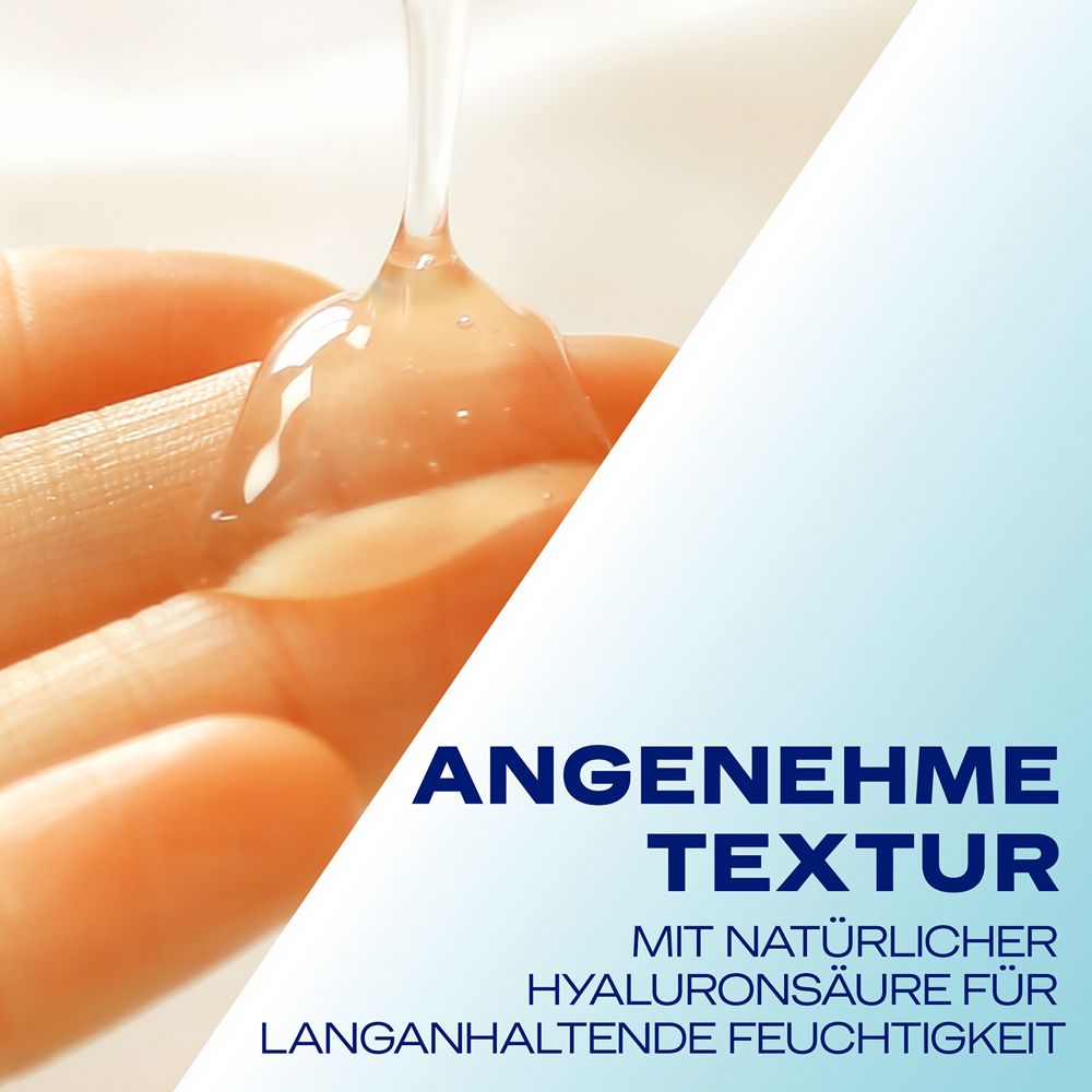 Primo piano di gel su una mano. Testo: 'Texture piacevole. Con acido ialuronico per idratazione a lunga durata'.