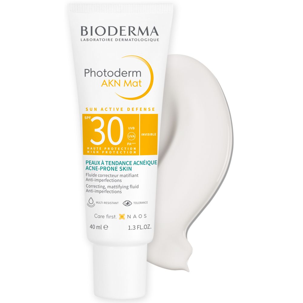Retro del tubo bianco BIODERMA Photoderm AKN Mat SPF 30. Testo multilingue. 40 ml.