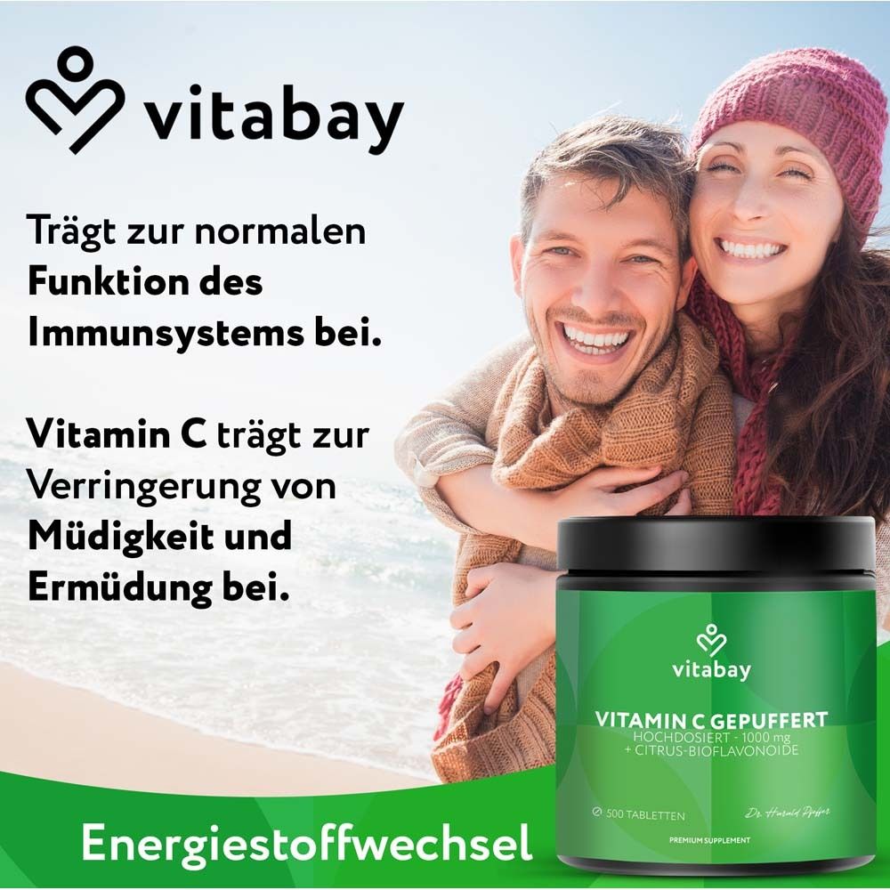 Coppia sulla spiaggia. Barattolo di vitamina C tamponata. Testo: Contribuisce alla normale funzione immunitaria. Energia.
