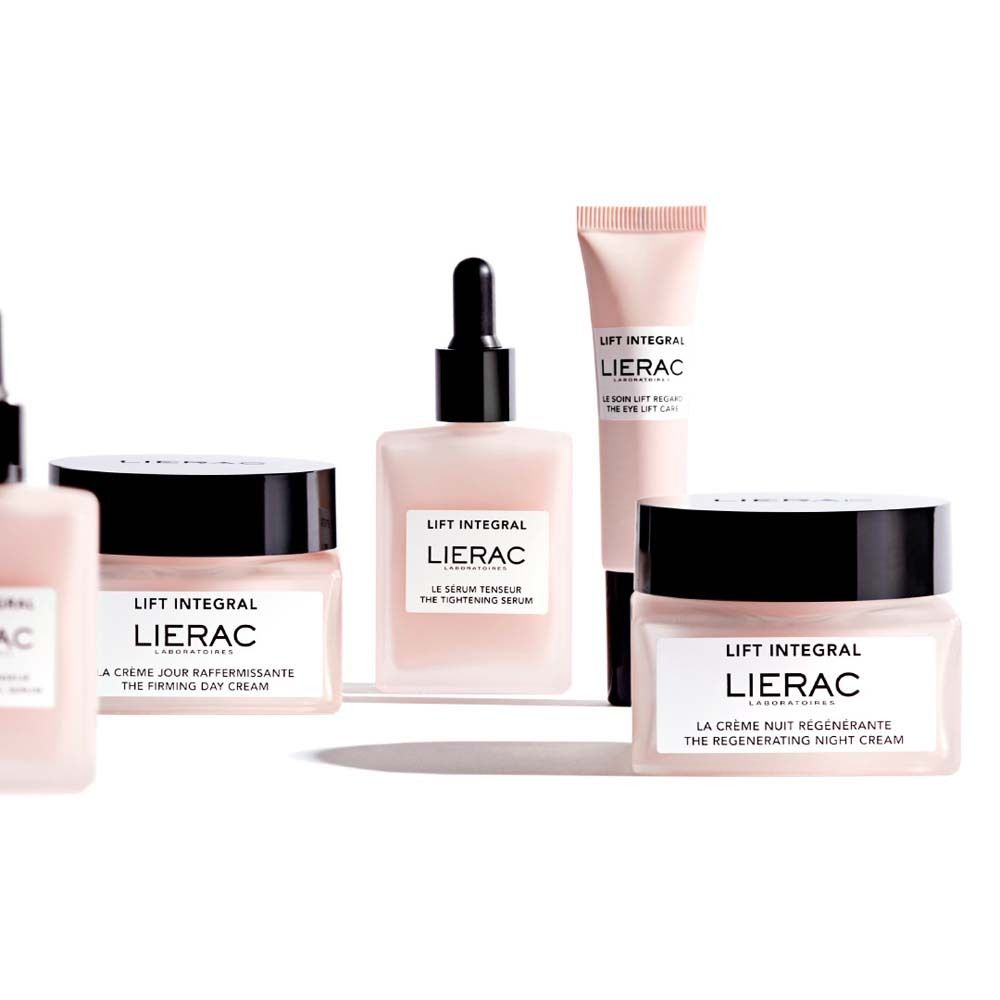 Vari prodotti cosmetici. Scritta: Lierac, Lift Integral. Prodotti in contenitori rosa.