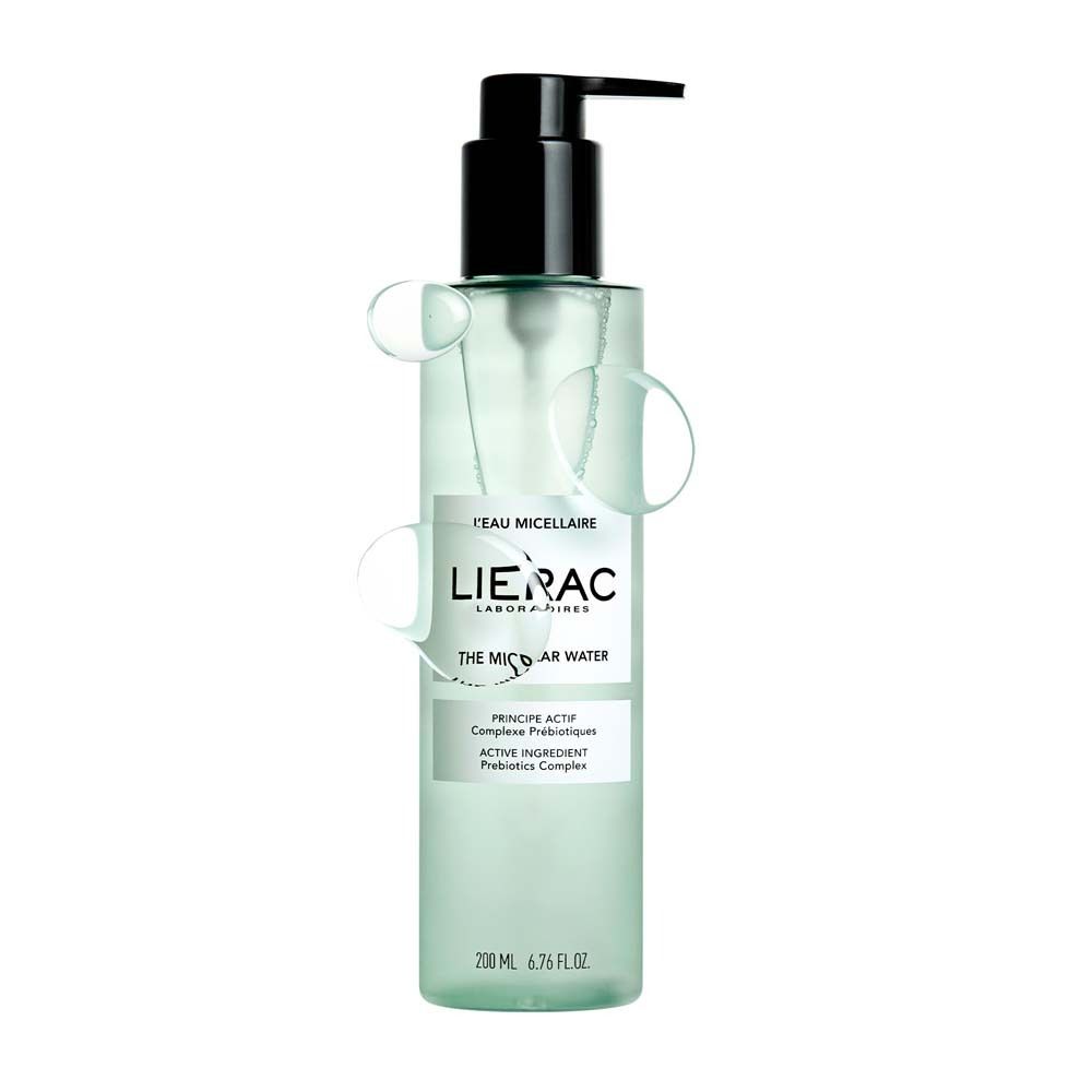 Flacone verde con dosatore nero. Scritta: LIERAC, THE MICELLAR WATER. Bolle.