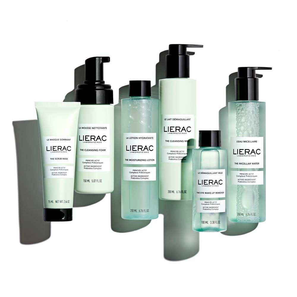 Vari prodotti LIERAC. Flaconi e tubi. Scritta: THE SCRUB MASK, THE CLEANSING FOAM, THE MOISTURIZING LOTION.