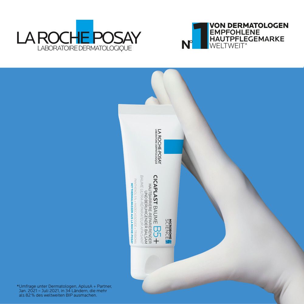 La Roche-Posay Cicaplast Baume B5+ in mano. Marchio di cura n. 1. Guanto bianco.