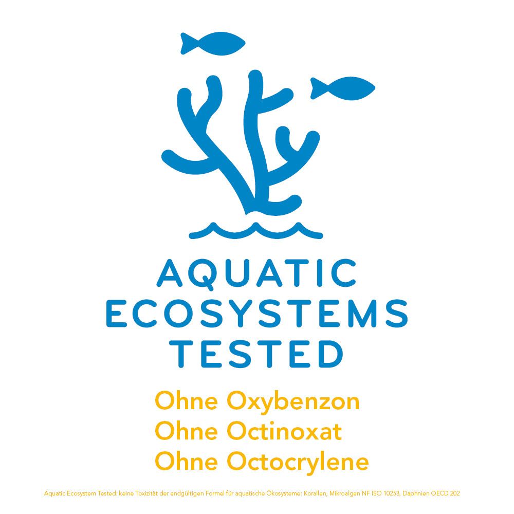 Logo con albero blu e pesci. Testo: Aquatic Ecosystems Tested. Senza oxybenzone, octinoxate, octocrylene.