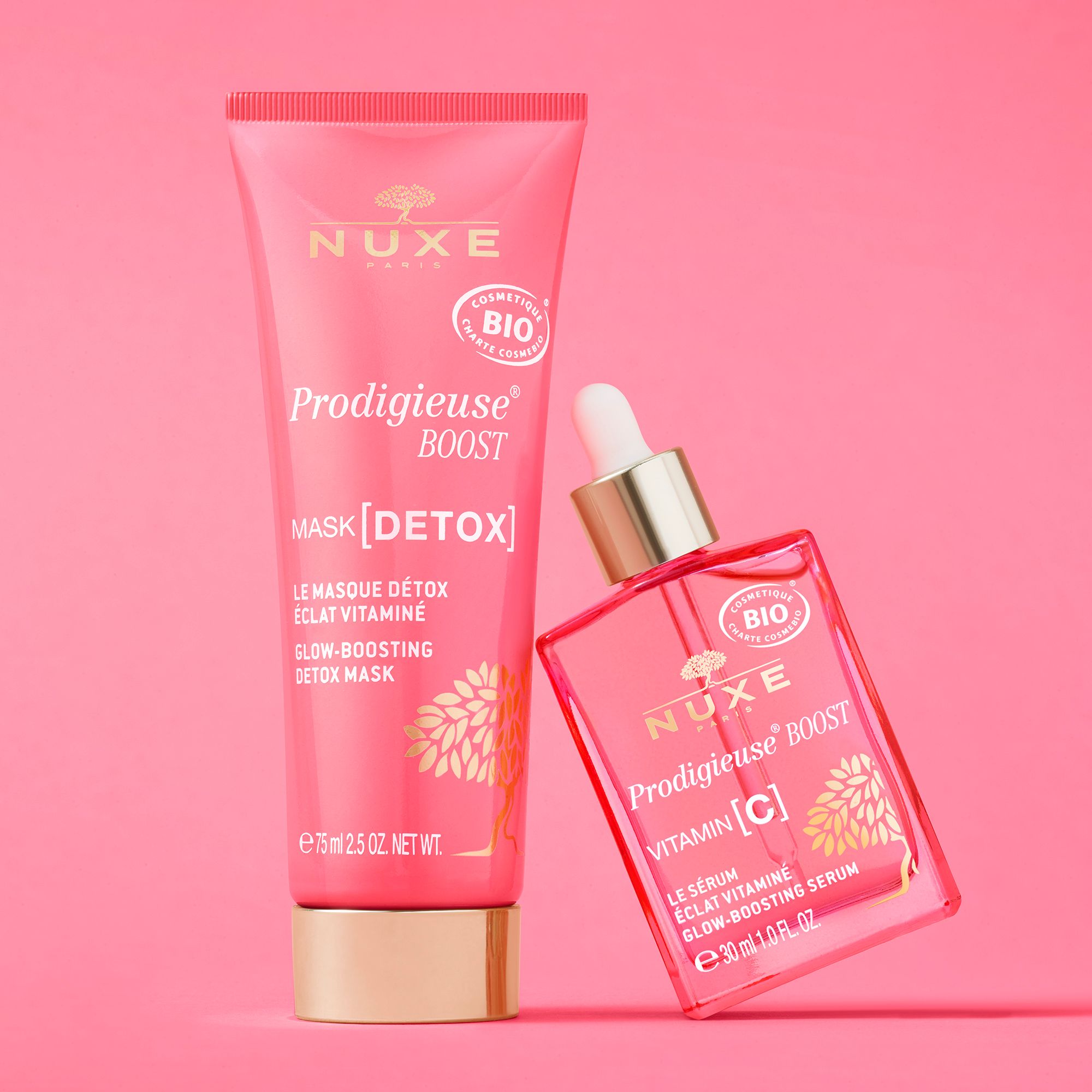 Flacone di siero rosa e tubo. Scritta: NUXE Prodigieuse Boost. Maschera e siero.