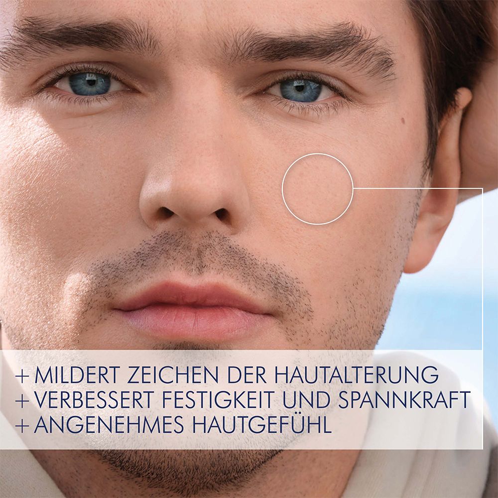Primo piano di un uomo. Zona della pelle evidenziata. Testo: Attenua i segni dell'età, migliora la compattezza, sensazione piacevole.